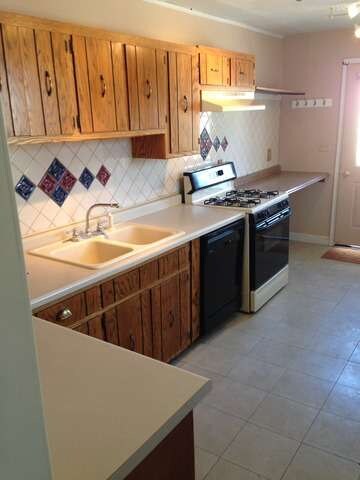 62 Sparrow Rd, Carpentersville, IL 60110 - photo 4