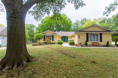 200 Johnston Dr, Raymore, MO 64083 - photo 2