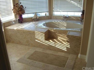 hot tub, jacuzzi, in white gold ct