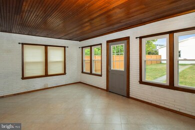 468 E Catherine St, Chambersburg, PA 17201 - photo 6