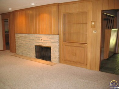 1037 SW Cambridge Ave, Topeka, KS 66604 - photo 7