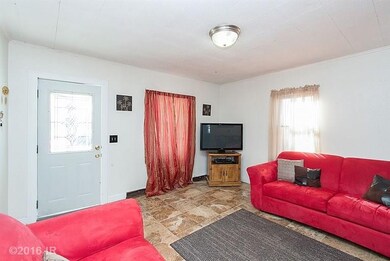 2102 Lyon St, Des Moines, IA 50317 - photo 4