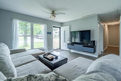 8219 Roseborough Rd, Louisville, KY 40228 - photo 6