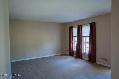 5414 Oakcreek Ln, Louisville, KY 40291 - photo 7