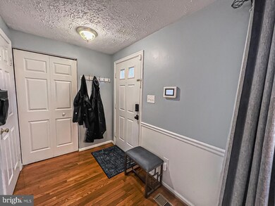 7520 Aspenpark Rd, Lorton, VA 22079 - photo 3