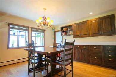 Oversized kitchen eating area (13'x12') with loads