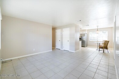 Kitchen /Living