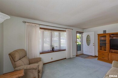 629 Westerfield Rd, Davenport, IA 52806 - photo 4