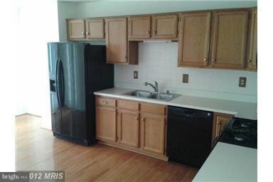 16872 Winston Ln, Woodbridge, VA 22191 - photo 2