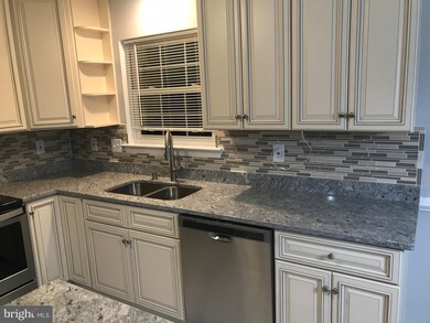 1608 Willowwood Ct, Hyattsville, MD 20785 - photo 5