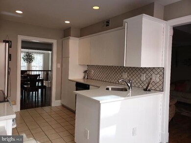 8049 Rising Ridge Rd, Bethesda, MD 20817 - photo 3