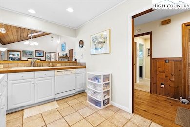 1300 Laurel Ln, Blowing Rock, NC 28605 - photo 7