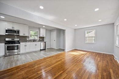 456 N Walnut St, Waterbury, CT 06704 - photo 4