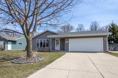 2333 S Chatham St, Janesville, WI 53546 - photo 2