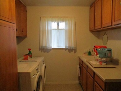 935 SW Spruce St, Grants Pass, OR 97526 - photo 6