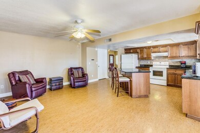 greatroom:kitchen