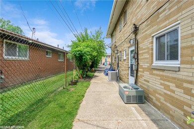 1566 Lee Terrace Dr unit B2, Wickliffe, OH 44092 - photo 3