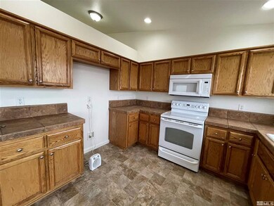 414 Fort Sutter Blvd, Fernley, NV 89408 - photo 7