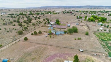 880 W Rolling Hills Rd, Paulden, AZ 86334 - photo 2