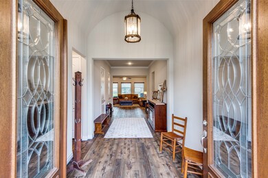 Barrel-vaulted ceiling foyer