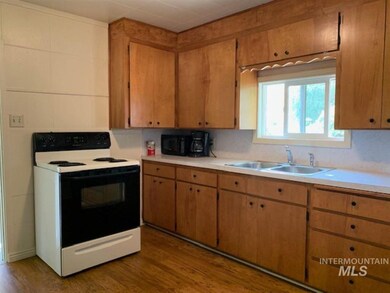 629 W Butterfield St, Weiser, ID 83672 - photo 6