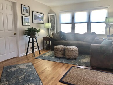 7 Windsor Dr, Schenectady, NY 12302 - photo 4