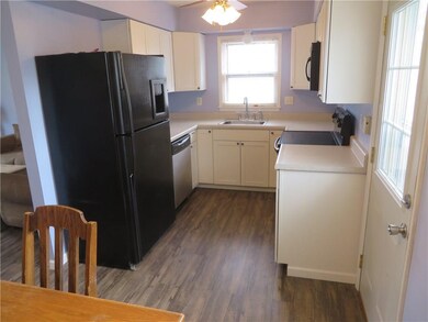 621 S 8th Ave E, Newton, IA 50208 - photo 2