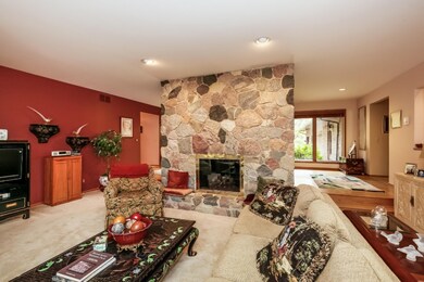 004-Living_Room-2168544-medium