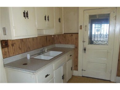 2415 Pearl St, Anderson, IN 46016 - photo 3