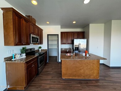 13707 Kristina St, Williston, ND 58801 - photo 5