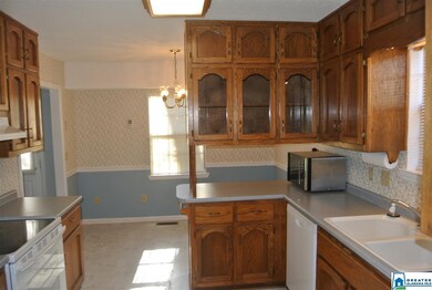 717 Jason Cir, Center Point, AL 35215 - photo 6