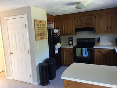 2 Karen Ln unit B, Londonderry, NH 03053 - photo 4