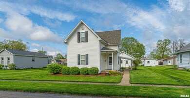 612 Decatur St, Lincoln, IL 62656 - photo 2