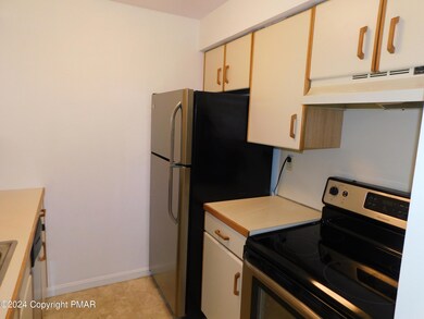 3 Village Cir unit 402, Stroudsburg, PA 18360 - photo 6