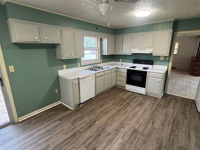 619 Robin St, Bluefield, VA 24605 - photo 6