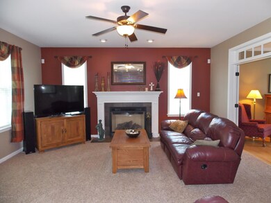 1229 Woodberry Dr, Mountain Top, PA 18707 - photo 4