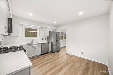 795 N Elmwood Dr, Aurora, IL 60506 - photo 6