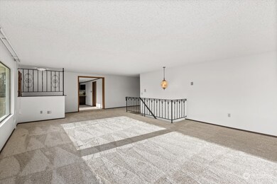 Another look back towards the kitchen 