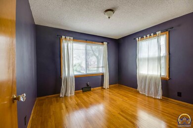 2038 SW Collins Ave, Topeka, KS 66604 - photo 7