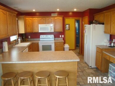 1646 W 66th St, Davenport, IA 52806 - photo 2