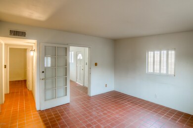 11 Family Room photo c