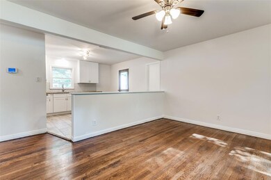 313 Harrison Ln, Hurst, TX 76053 - photo 3