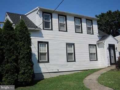 225 E Fulton St, Ephrata, PA 17522 - photo 2