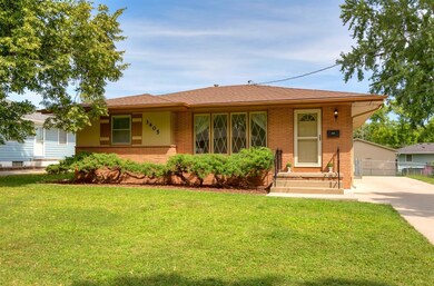 3405 Crestmoor Place, Des Moines, IA 50310 - photo 2