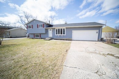 714 Hollywood Ave, Sheffield Lake, OH 44054 - photo 4