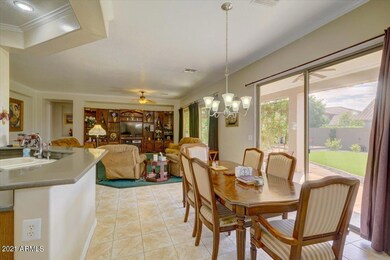 6 - Dining Living