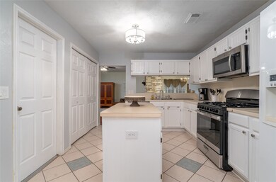 4006 Ashwood Dr, Pearland, TX 77584 - photo 6