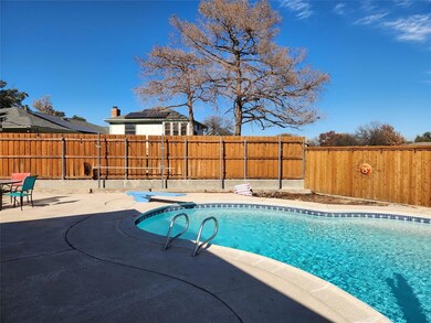 104 Baker Ct, Hurst, TX 76054 - photo 2