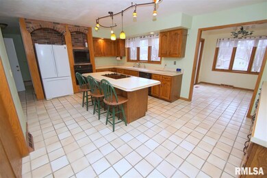 3511 N Elmwood Ave, Davenport, IA 52806 - photo 3