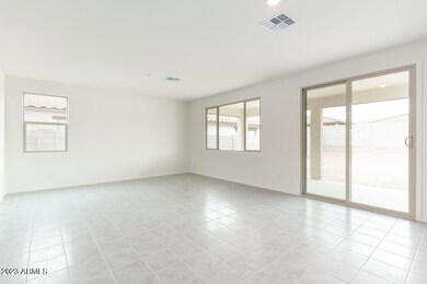 124.059_GreatRoom2-1200